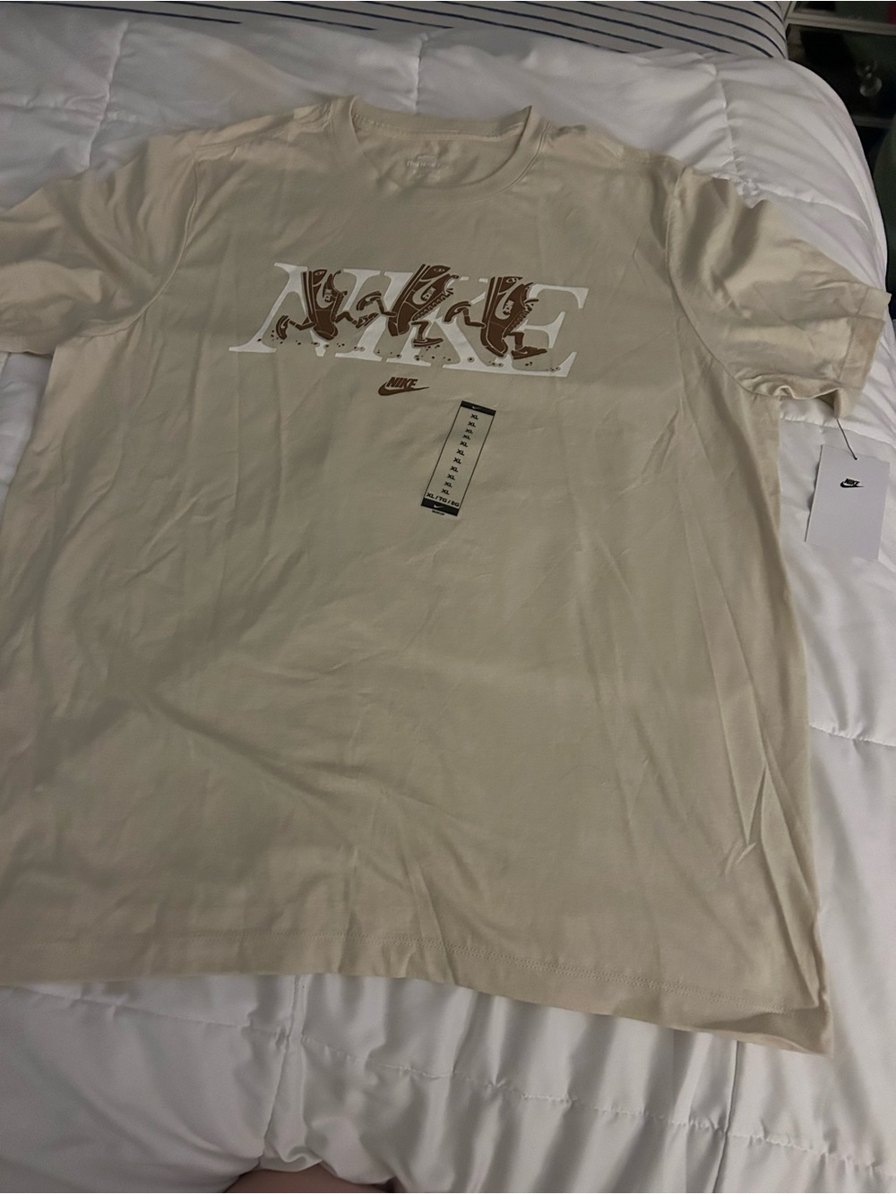 Nike Men’s Beige Graphic Logo Short Sleeve Tee